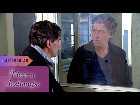 Vivir a Destiempo | Capítulo 40 | Rogelio le suplica ayuda a Martín