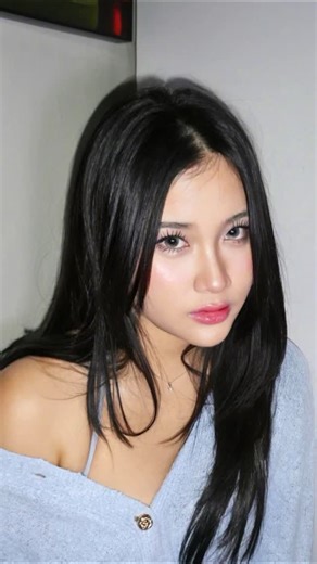 Vanesya d Naura on Instagram: "unless u want the best pics ever🤪 it’s cheaper anywayy, can u guess the camera??👀"