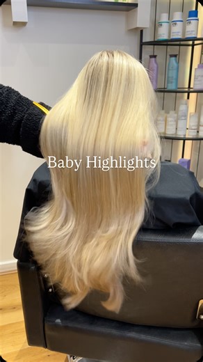 Izabela Blonde Colourist on Instagram: "One of my fave blonde techniques is Baby Highlights 🫶🏻 #londonblondespecialist #blondespecialistslondon #babyhighlightsblonde #creamyblondehighlights #streathamblondehairexperts"