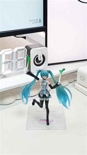 🩵 finally finished assembling my blokees hatsune miku in her official outfit and she looks so cute