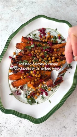 🥕Spiced roasted carrots & crispy chickpeas over a herbed yogurt with a sprinkle of pomegranate and mint. Follow @tessbegg for more recipes! Carrots: 10-12 baby/dutch carrots, washed, stem removed and peeled (I halved some) Drizzle of olive oil to coat 1/2 tbsp maple syrup 1 tsp garlic 1 tsp smoked paprika Pinch of salt and pepper Chickpeas: 420g tin chickpeas, drained and rinsed (cooked chickpeas) Drizzle of olive oil to coat 1/2 tbsp maple syrup 1 tsp garlic 1 tsp smoked paprika Pinch of salt 