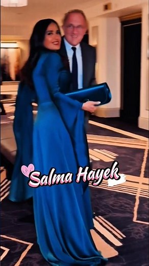Salma Hayek shine in Royal Blue 💙 #salma #hollywood #fashion
