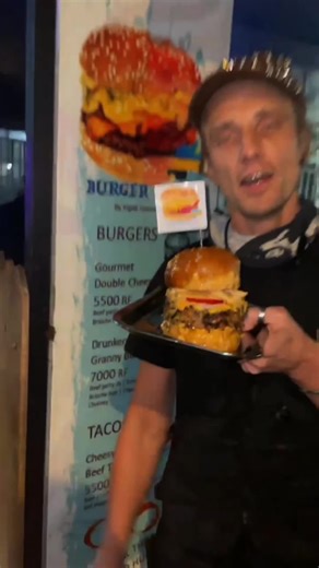 🥩🍔 brisket burger doing the absolute most 😮‍🔥 slow-cooked, juicy, smoky, stacked heavy and made with love at burger bros AND boriska 🤤🔥 one bite and it’s over… no talking, just chewing 😌 pull up and taste the madness 👇 📍 boriska kigali: 0795301311 📍 burger bros remera: 0795288854 📍 burger bros nyamirambo: 0786859786 #brisketburger #burgerbros #boriska #burgerlove #meatlovers