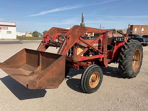 1977 International 574 2WD Utility Tractor W/ Westendorf Loader | Agriculture