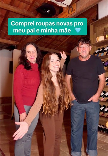 Por tantas vezes eles compraram roupas pra mim, agora eu que compro roupa nova pro meu pai e minha mãe ♥️🥰 Tudo que eu posso fazer por eles eu faço ✨ #feliz #emocionante #amor #vlog #comprinhas