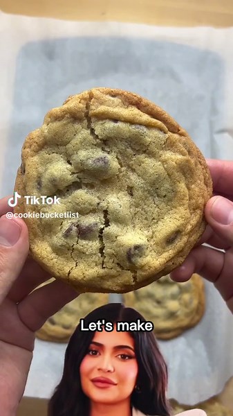Kylie Jenner’s chocolate chip cookiee #baking #fyp #viral #cookies #kyliejenner