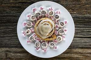 cinnamon-roll-taffy