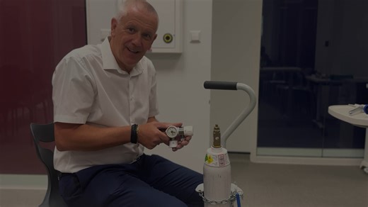 Fitting a regulator to a cylinder