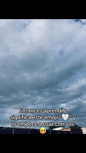 Significado del emoji 🤍 y su uso en mensajes