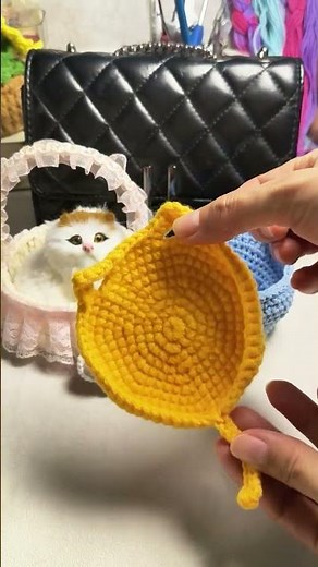 These crochet items are perfect for cat lovers: All tutorials are avaliable in my channel