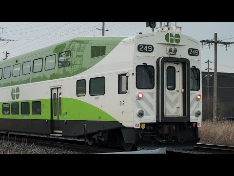 (Slow) (Equipment Move) (10 Cars!) GO E-1724 - 644 With 249 In Hamilton Ontario
