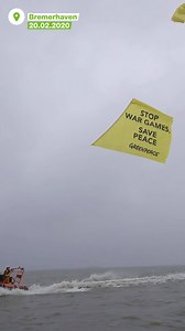 Frieden statt Säbelrasseln!! 🕊 Greenpeace-Aktivist*innen protestieren am Frachter Endurance in Bremerhaven: Das Schiff transportiert Kriegsgerät für das US-Manöver Defender 2020. Die Greenpeace-Aktivist*innen fordern von der Bundesregierung, die Teilnahme am Manöver abzusagen! Stop War Games - Save Peace! ￼ | Greenpeace Deutschland