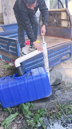 How the tool works to suck up water using PVC pipes #tool #water #pvcpipes #shorts