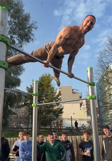 Ενα μικρο σοου απο το meetup μας στην Καβαλα #calisthenics #planche #frontlever