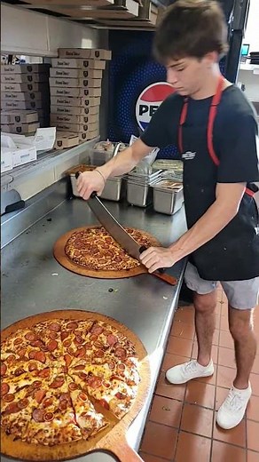 ROUND TABLE PIZZA #usa #pizza #food #fastfood #pizzalover #italianfood #pizzafood #pizzatime #Lodi