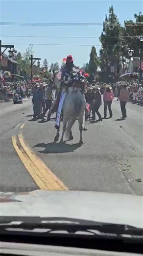 A visiting rodeo queen took part in some coincidental line dancing with the group in front of them during the Sisters Rodeo Parade Saturday, 6/14/2025. If anyone recognises the Rodeo Queen or the line dancing group, please tag them!! | Today's Country KSJJ 102.9