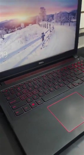 Noutbuk ekranini almashtirish | Professional ta’mirlash 💻🔧 | Laptop Screen Replacement #shorts