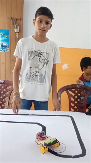 🚗 Line Following Car using MagicBit Tiny