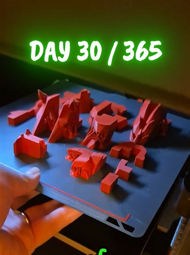 Day 30 / 365: designing and 3D printing daily – Low Poly Horse Puzzle This low poly horse puzzle is a sculptural assembly challenge made up of 14 uniquely shaped pieces that come together to form a stylized horse head. Each piece contributes to the final faceted shape, creating a recognizable low poly form once assembled. The completed puzzle works both as an engaging hands-on challenge and as a decorative display object. The idea behind this puzzle was to combine problem-solving with a visually