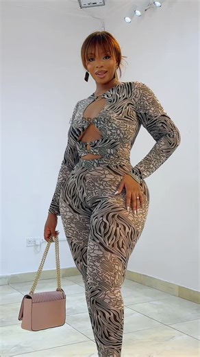 bae𝗕𝗥𝗢𝗡𝗫 | 𝗥𝗲𝗮𝗱𝘆 𝘁𝗼 𝘄𝗲𝗮𝗿 | 𝗣𝗹𝘂𝘀-𝘀𝗶𝘇𝗲 𝗙𝗮𝘀𝗵𝗶𝗼𝗻 | INTRODUCING ✨Pink Ash Vintage Jumpsuit ✨ www.baebronx.com Limited Edition Price 🏷️ N60,000 $60(prices are discounted when you shop via... | Instagram