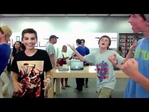 APPLE STORE DANCE TO MY MOMENT!!