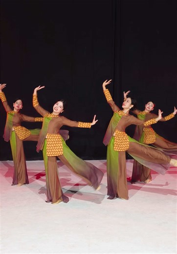 Daisy Dance Team: Xu Hướng Mới Trên TikTok