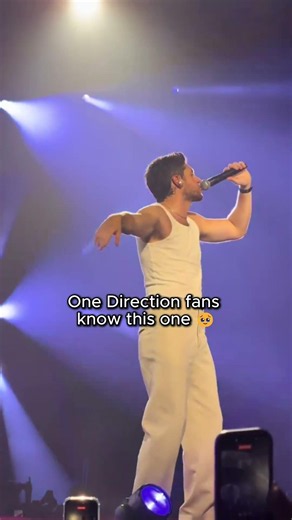 Niall Horan Performs “Steal My Girl” on Opening Night 💙