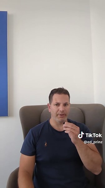 ChatGPT Images 2.0: Das Ende von Design-Teams? KI erstellt jetzt komplette Kampagnen in Sekunden OpenAI hat mit ChatGPT Images 2.0 ein neues Level erreicht – und das geht weit über einfache Bildgenerierung hinaus. Wir sehen hier erstmals eine KI, die komplette visuelle Assets produziert: Magazine, Infografiken, Werbekampagnen, Comics und sogar konsistente Multi-Szenen-Storys. Die wichtigsten Durchbrüche: Deutlich höhere Präzision und Kontrolle Konsistente Charaktere über mehrere Bilder hinweg Sa
