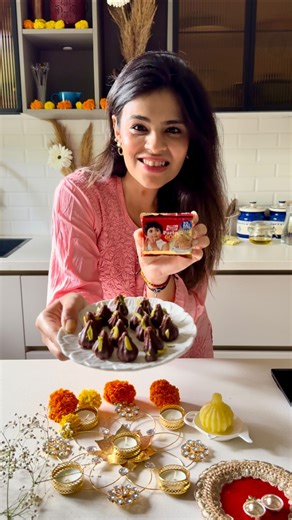 CFO | Chief Foodie Officer on Instagram: "Parle G Modaks ✨ I’ve always loved Parle-G – from dunking it in chai to snacking on it straight from the pack. So this Ganpati, I thought why not give it a festive twist? I turned those biscuits into modaks, and honestly, it’s the most nostalgic and fun recipe I’ve made this season ✨🫶🏻 Ingredients - Parle-G Biscuit - 1 packet Cocoa Powder - 2 tbsp Sugar - 2 tbsp Vanilla Essence - 1 tsp Milk - 4/5 tbsp [Chief Foodie Officer, CFO, Recipes, Home Made, Yum