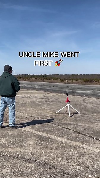 Rookie rocket builder challenges uncle in Der Red Max launch