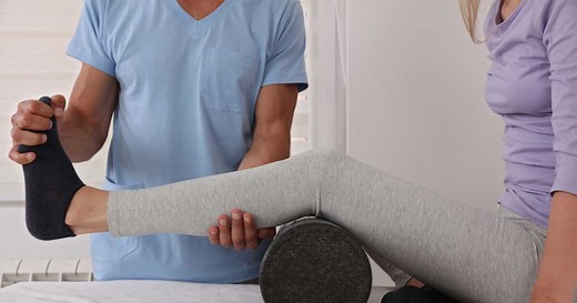 Hypotonie musculaire : causes, symptômes et traitements de cette perte de tonus