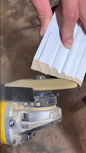 Comment réaliser une coupe d’angle de plinthe avec une finition professionnelle ?