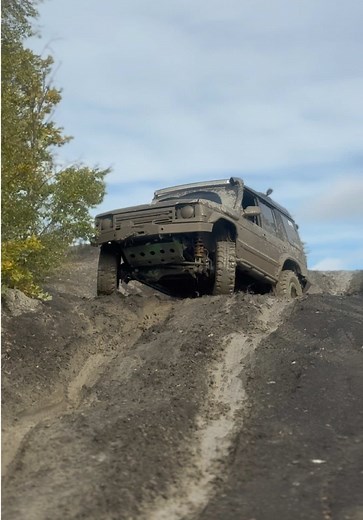 Nearly rolled it 😳😳#fyp #fy #4x4 #landroverdiscovery #offroad @T0️⃣Ⓜ️ 🅱️🅰️®️N3️⃣💲