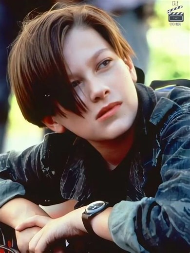 “El niño que salvó al mundo en Terminator… pero no pudo salvarse a sí mismo” "Edward Furlong"