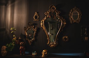 20 Songs About Mirrors - Singersroom.com