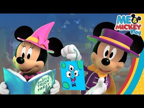 Halloween Trick or Treating Story With Minnie Mouse! 👻📙| Me & Mickey | Vlog 70 | ‪@disneyjr‬