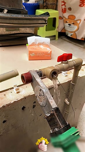 875K views · 1.4K reactions | Methods for fusion - welding PPR water pipes without water cut-off | Working People | Facebook