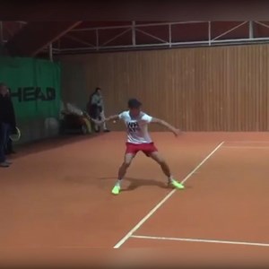 🔊 Vidéo légendaire : le son du coup droit de l'ancien n°1 mondial junior Jonas Forejtek en salle, il y a quelques années. Un fusil à pompe. Aujourd'hui, le Tchèque est 328e mondial à 23 ans. Il n'a pas été épargné par les blessures. #tennis #tennisplayer | Tennis Legend