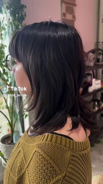 Jellyfish Razor Cut: Trendy Hair Transformation