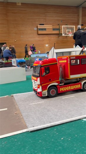 RC fire truck looks just like the real one — incredible scale🚧🚨 #rcfiretruck #firetruck #rctruck