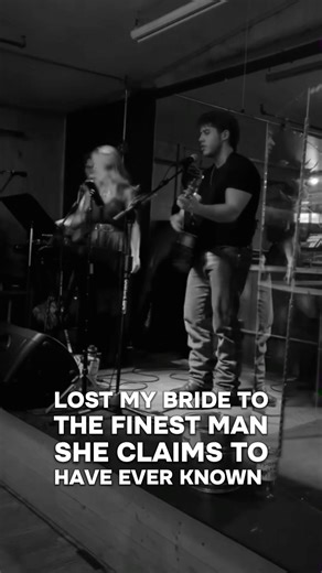 One eye and crooked teeth @teagen_schwartz #kitoskave #petersburgalaska #cover #livemusic #zachbryan