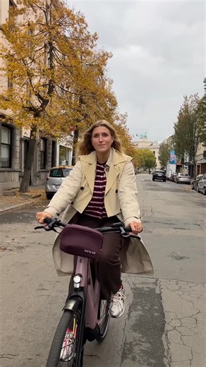 made for the daily ride ‍♀️ waterproof, reflective, and designed to move with you. clip it to your bike or wear it as a shoulder bag✨ | Gofluo | Facebook