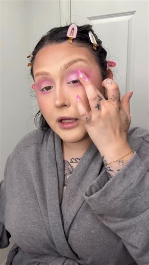 nana 🍙 on Instagram: "HALLOWEEN MAKEUP TUTORIAL: Glinda from Wicked 💗 :: #makeup #makeuptutorial #wicked #halloween #cosplay"