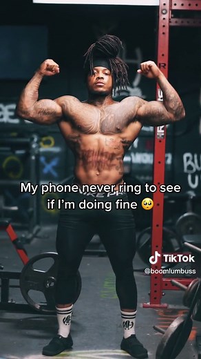 Muscular Gym Poses and Flexing Techniques