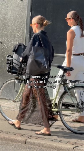 What People Are Wearing by Linoya on Instagram: "They’ve been wearing them for a few seasons now, Copenhagen girls are flip-flop obsessed!! Surprising, but you heard me right. The bolder, the better! I spotted so many chic girls wearing thick colorful flip flops. So - would you wear or would you pass? 冀✨ #copenhagenfashion #copenhagen #whatpeoplearewearing"