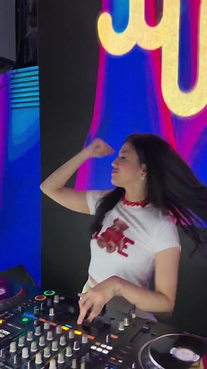 DJ Una and Putri Una Entertain with Meoong Apetuu Apeetuu