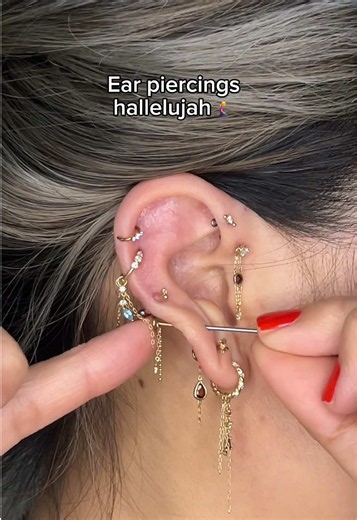 Ear piercings hallelujah 🤲🏻 Ear piercings are such a confidence booster 🙂‍↕️ I love the drippiness of this stack! But I hate my piercing bump 🫥 #piercings #earrings #earring #earstack #earringslovers