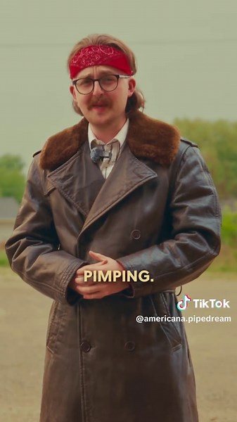 🇺🇸 This coat is sold out now, but it’s still got a fascinating history. Couldn’t resist making a video about it. This is a US Navy M69-F Transport Coat dating to the 1940s. These heavy coats were issued to pilots of open cockpit aircraft and those flying long patrols across the Atlantic Ocean and are rare to find in good condition. As for construction, this coat is made with high-quality vegetable tanned leather (still supple and not brittle), an alpaca fur liner, a heavy mouton collar and woo