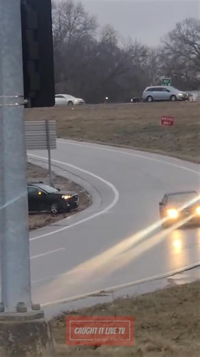 2.7M views · 8.4K reactions | Dude bailed on the highway! Kansas City car slides onto highway uncontrollably . . Houston T Defoe . #kansascity #kcmo #driving #roadtrip #travel #drivingfails #baddrivers #fails #dashcam #caughtoncamera #highway #speeding #drivers #cars #travelingram #traveling #winteriscoming #winterbreak #letitsnow #wintertime #winterly | Caught It Live TV | Facebook