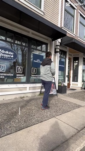 Drop off and pick up UPS & Purolator packages here. Easy Amazon returns. #steveston #stevestonmedicineshoppe #amazonreturns #ups #purolator #richmondbc